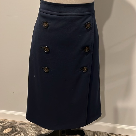 Banana Republic navy blue lined skirt with buttons - Picture 5 of 15